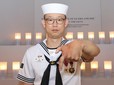 [포토] 제2연평해전 참전용사, 북한군 포탄에 으스러진 왼손으로 ‘숫자 7’