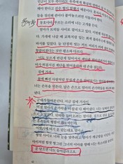 문재학 열사 어머니 ‘소년이 온다’ 책 기증 “재학아버지 눈물 밴 책…아들 기억해주길”