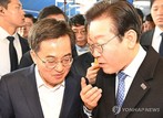 이재명-김동연 '원팀' 과시...민생행보 강행 속내는?