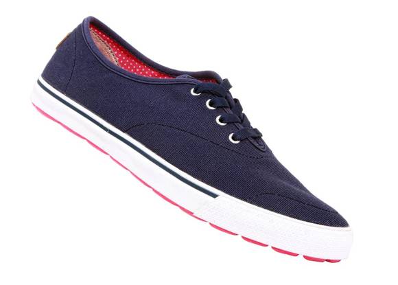 LS네트웍스의 글로벌 스포츠 브랜드 스케쳐스(www.skecherskorea.co.kr)가 하이브리드 슈즈 ‘고 벌크(GO VULC)’를 출시했다고 19일 밝혔다 (사진=LS네트웍스)