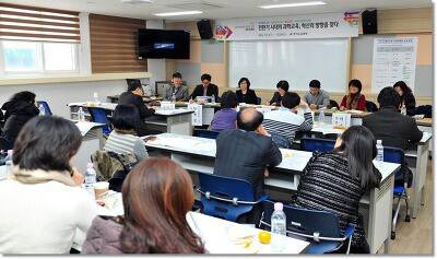 지속가능 발전교육 활성화 방안을 주제로 열린 이번 정책토론회에서 경기교육의 미래를 앞당겨 볼수 있는 계기가 마련되었다는 평가를 받고 있다.