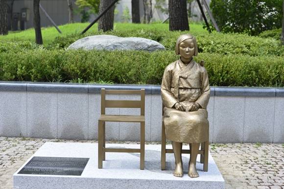 화성 동탄센트럴파크에 건립한 평화의 소녀상