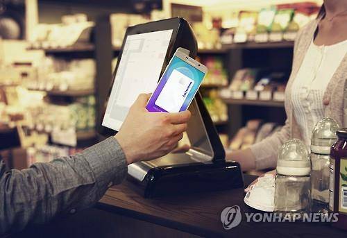 삼성페이로 결제하는 모습. (사진=연합뉴스)