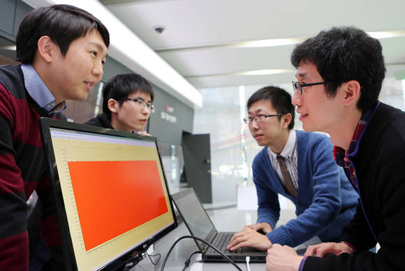 LG유플러스가 최대 1.2Gbps 속도를 낼 수 있는 기가 LTE 시연에 성공했다. (사진제공=LG유플러스)