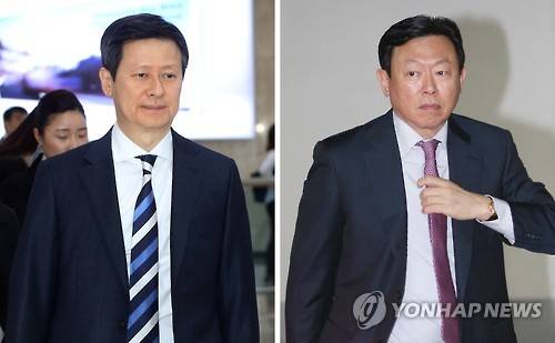 (왼쪽부터) 신동주 전 일본 롯데홀딩스 부회장(SDJ코퍼레이션 회장), 신동빈 롯데그룹 회장. (사진=연합뉴스)