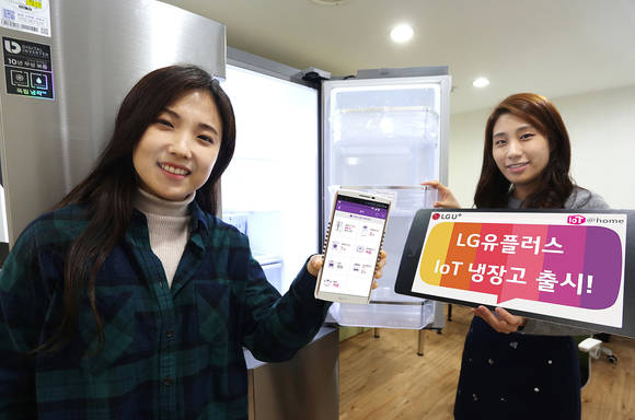 LG유플러스가 삼성전자와 함께 실버케어(Silver care) 시스템이 탑재된 IoT 냉장고를 출시했다. (사진제공=삼성전자)