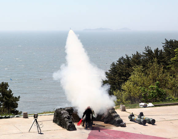 휴대용 지대공유도무기 ‘신궁’ 한국형 탐색기 품질인증사격 장면. (사진제공=LIG넥스원)