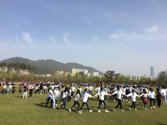 지난해 개최된 원아시아페스티벌에 참여했던 부산 시민들. (사진제공=부산관광공사)