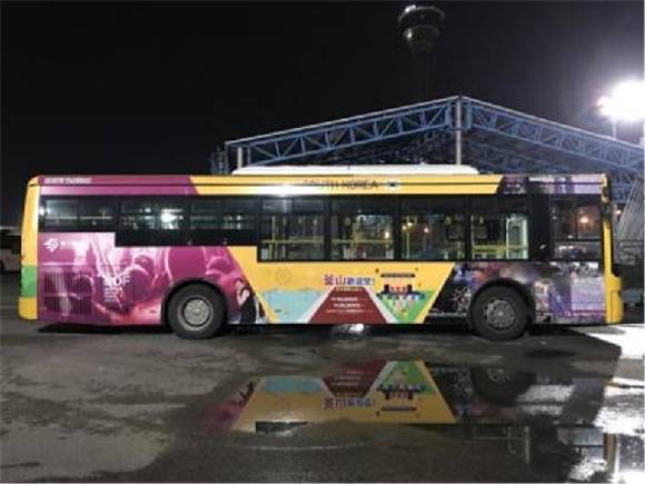 부산시는 중화권 개별자유여행객(FIT)을 유치하기 위해 지난 1일부터 오는 28일까지 마카오 지역의 시내버스에 랩핑을 해 부산의 10월 대표축제를 홍보하고 있다. (사진제공=부산시)