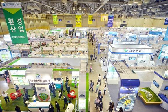 '2017 국제환경·에너지산업전'이 오는 6일부터 8일까지 부산 벡스코 제1전시장에서 열린다. 사진은 지난해 열린 '국제환경·에너지산업전'의 전경. (사진제공=BEXCO)