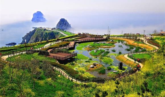 부산시지회는 오는 8일부터 11일까지 벡스코에서 부산의 아름다운 관광자원 사진을 국내․외에 홍보하기 위한 '제18회 부산관광사진 전국공모전'을 개최해 입선작 81점을 일반에 선보인다. 사진은 하부광 작가의 '오륙도 공원'