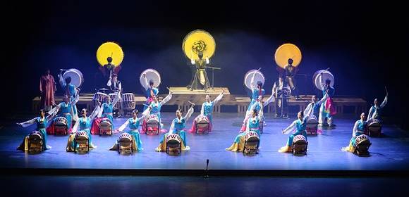 국립부산국악원은 오는 23일 연악당에서 2017 영남춤축제 <춤, 보고싶다> 폐막무대를 개최해 시·도립무용단 각 단체들의 자유롭고 실험적인 작품으로 축제의 대미를 장식한다. (사진제공=국립부산국악원)