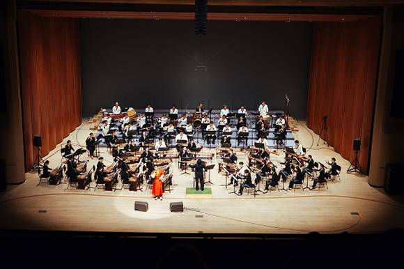 '아시아 민족음악의 밤'의 두 번째 무대가 이정필 수석지휘자의 지휘로 더욱 실력 있는 연주자와 다양한 레퍼토리로 오는 24일 부산문화회관 대극장에서 열린다. (사진제공=부산시립국악관현악단)