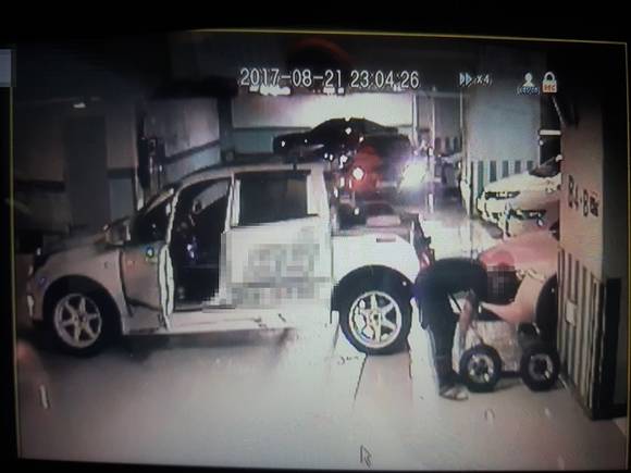 CCTV에 녹화된 랜트차량 절취 장면. (사진제공=부산경찰청)