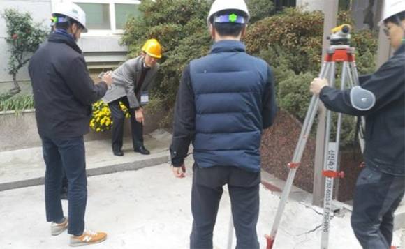 부산시는 22일부터 12월 1일까지 지난 15일 포항시에서 발생한 지진으로 인한 피해 건축물에 현장 안전점검 및 안전진단을 무료로 지원하기 위해 안전관리자문단을 현장에 긴급 파견한다. (사진제공=부산시)