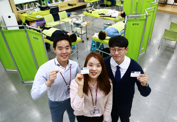 넥센타이어 임직원 헌혈 활동 모습.