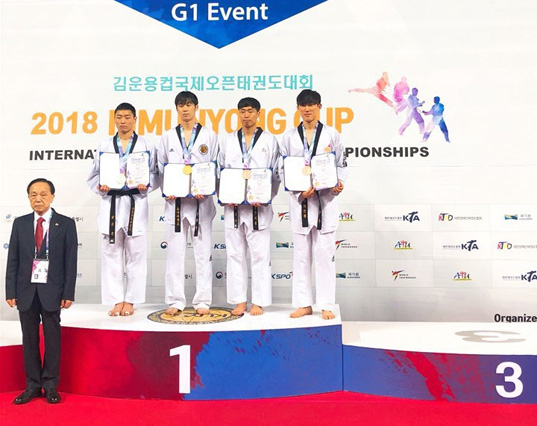 '김운용컵 국제오픈태권도대회' 80kg급에서 금메달을 차지한 동아대 강민우 선수(왼쪽에서 두 번째). (사진제공=동아대)