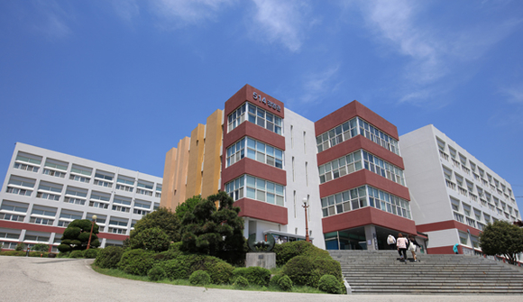 부산대 금융대학원(경영관) 전경. (사진제공=부산대)