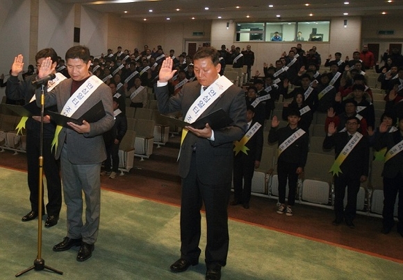 렛츠런파크 부경은 산업 안전 재해 예방을 위해 부단히 노력하고 있다. 사진은 안심일터 조성 선서식 모습. (사진=렛츠런파크 부경)