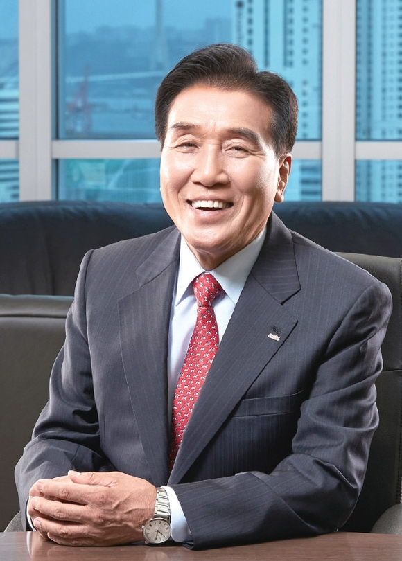 BNK금융그룹 김지완 회장이 27일 취임 1년을 맞이했다. (사진=BNK금융)