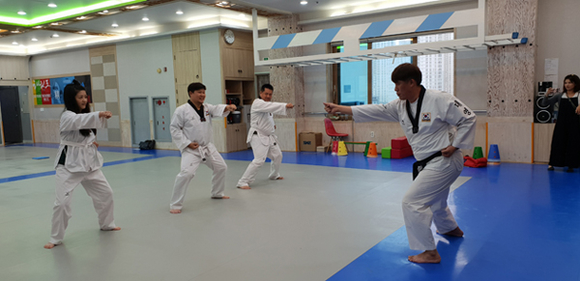 대만 예능 촬영팀이 사전답사 체험 중이다. (사진제공=부산관광공사)