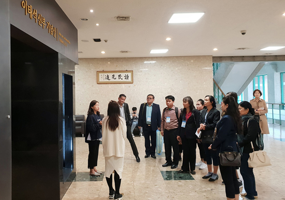 인제대학교가 22일 라오스 경찰병원 고위급 초청연수 현장학습 및 교육일정을 진행하고 있다. (사진제공=인제대)